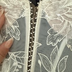 Uni Tailor - Messy, uneven zig-zag stitch with different thread color that I had specifically asked not to be put there.