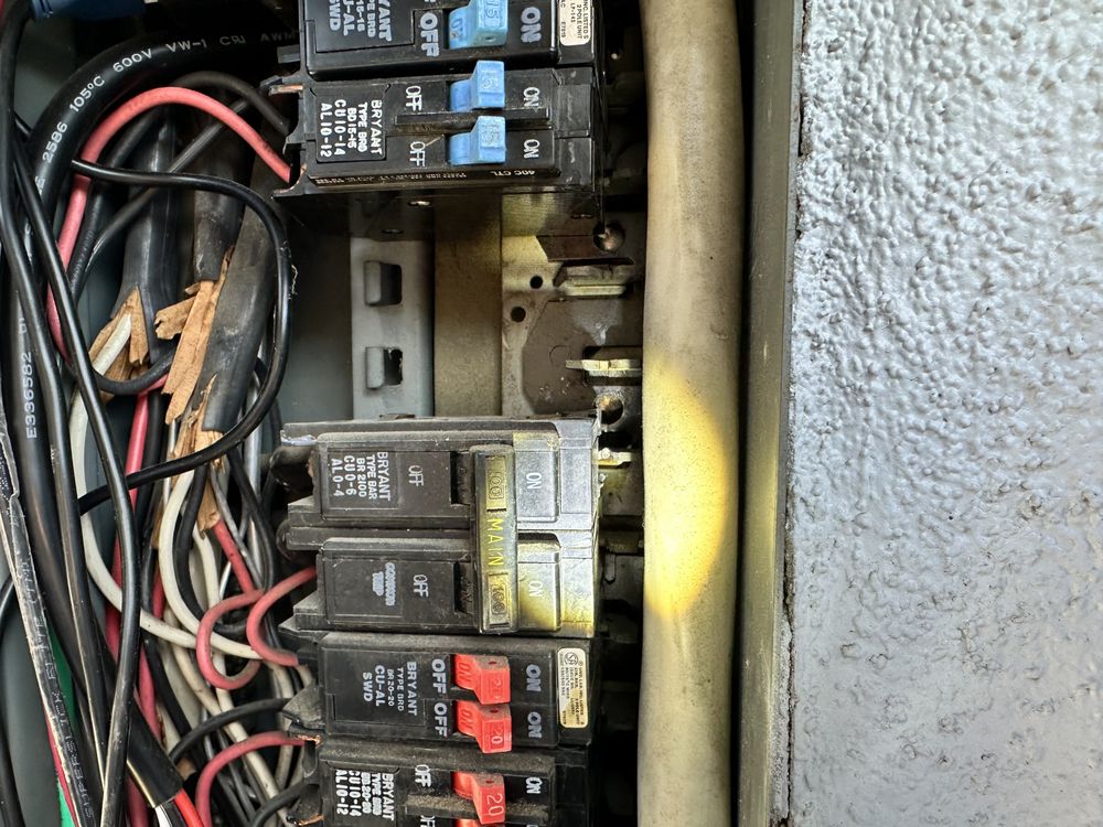Slide of LEO Electrical