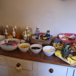 Holly Lodge Guest House - Breakfast buffet selection. Fresh fruit + yogurt = yum!