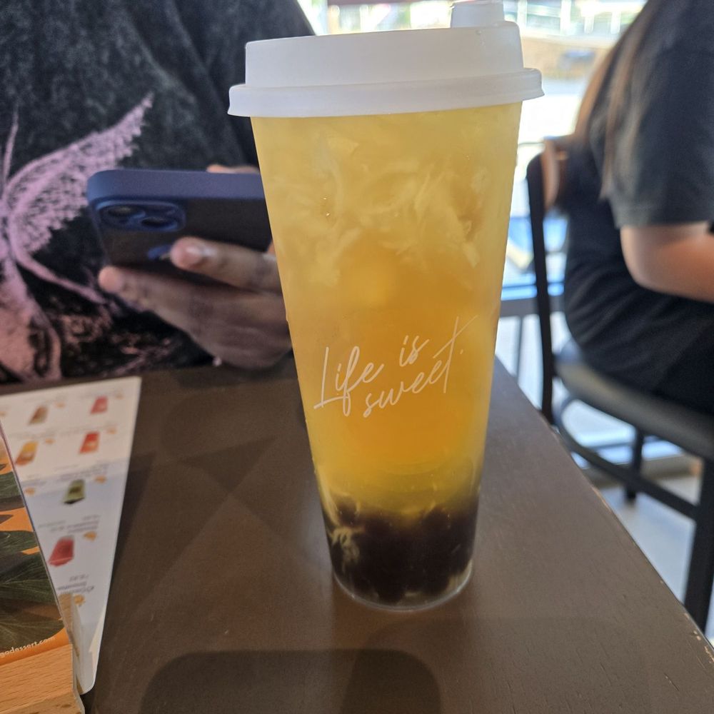 Mango Mango Dessert - Pineapple Ice Tea with bobba - Desserts Near Me - Edison, New Jersey