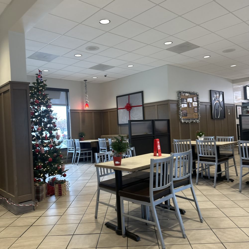 Chick-fil-A - ows a christmas tree in a restaurant - Fast Food Near Me - Richmond, Virginia