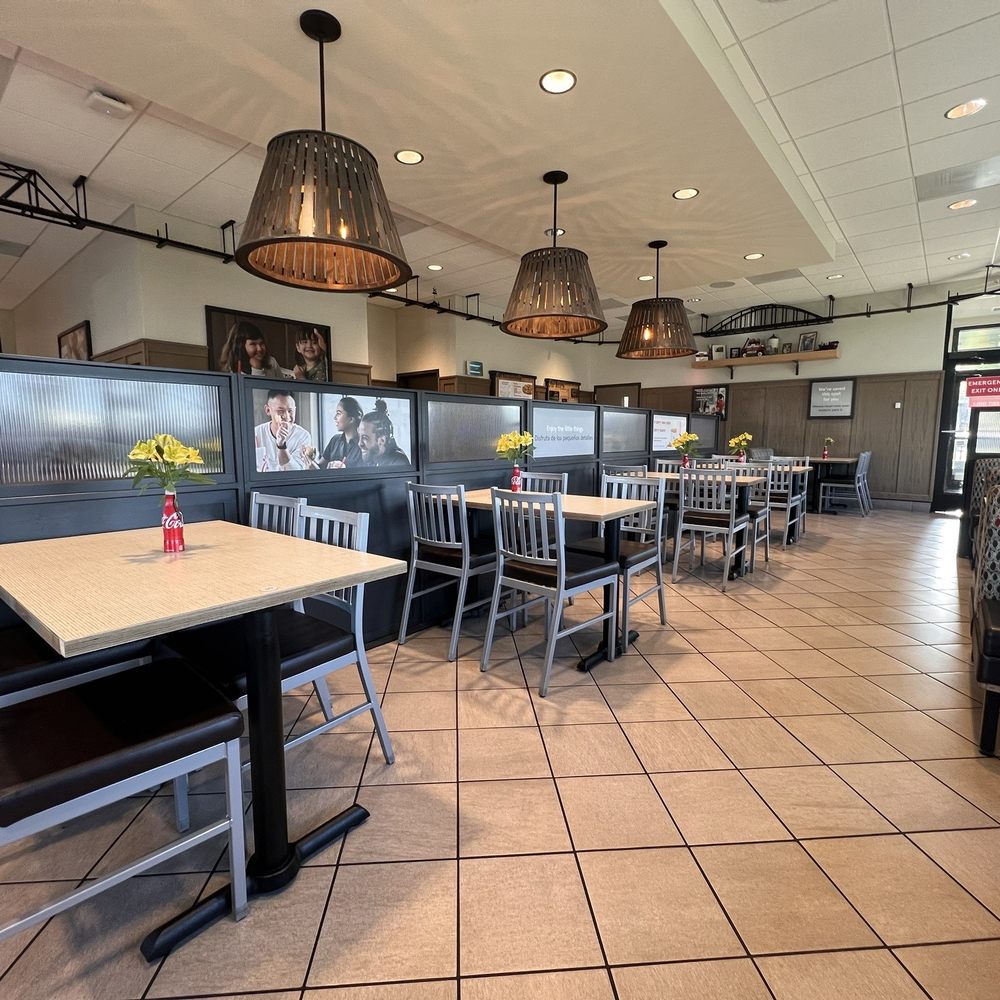 Chick-fil-A - Inside Seating - Fast Food Near Me - Tampa, Florida