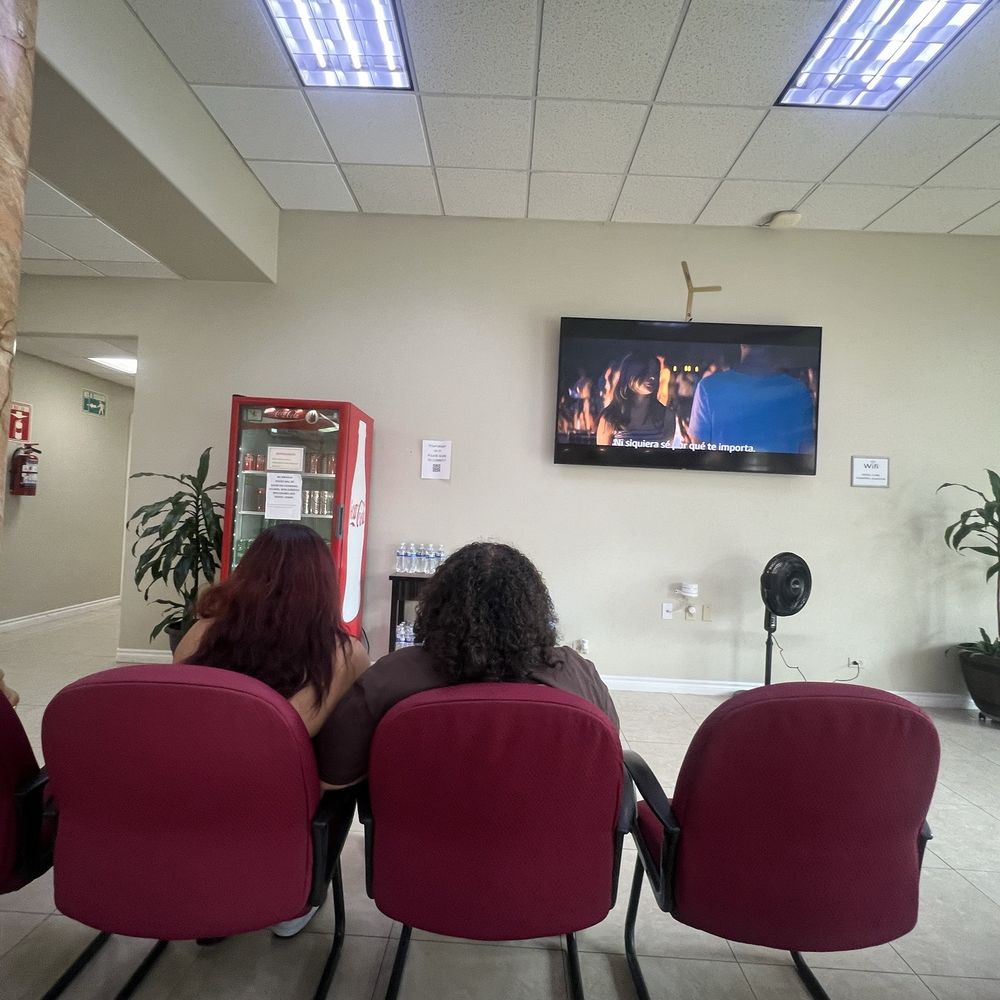 Washington Dental Clinic - Waiting room with plenty of seating, A/C and flat screen TV. - General Dentistry Near Me - Tijuana, BCN