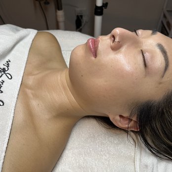 SereniSkin - Custom facial! Gentle exfoliation and moisturizing - Skin Care Near Me - Sacramento, California