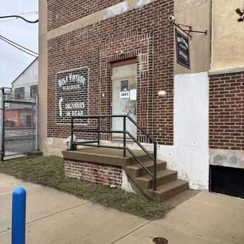 Briar Vintage - Used, Vintage & Consignment Near Me - Philadelphia, Pennsylvania Briar Vintage - Used, Vintage & Consignment Near Me - Philadelphia, Pennsylvania