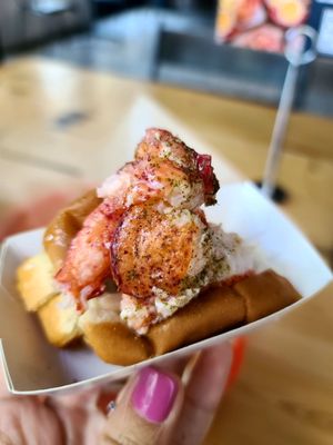 Luke's Lobster SoMa by null