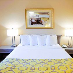 Baymont by Wyndham Barstow Historic Route 66 - Guest room