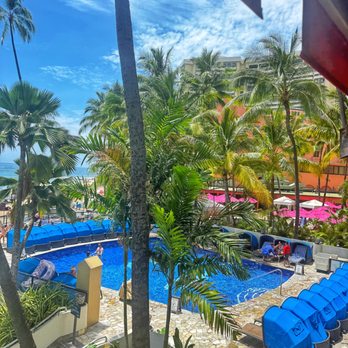 Outrigger Waikiki Beachcomber Hotel - The pool area. - Hotels Near Me - Honolulu, Hawaii Outrigger Waikiki Beachcomber Hotel - The pool area. - Hotels Near Me - Honolulu, Hawaii
