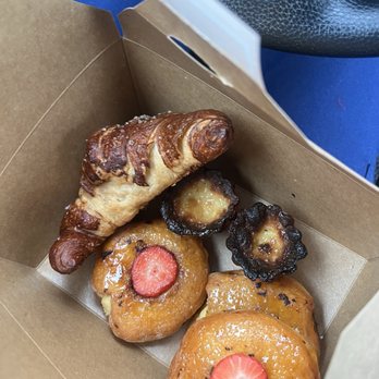 Breadologie Bakery - Bakeries Near Me - Granada Hills, California