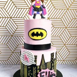 Iced So Sweet - Cakes topped with cookie cake toppers