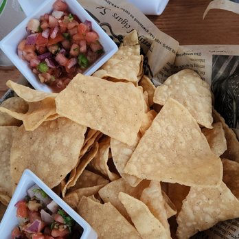 Queensbreak Restaurant - New American Near Me - Honolulu, Hawaii