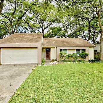 Imperium Exteriors - Before (missing gutters & new roof from after the 2023 ice storm) - Windows Installation Near Me - Austin, Texas Imperium Exteriors - Before (missing gutters & new roof from after the 2023 ice storm) - Windows Installation Near Me - Austin, Texas