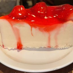 VEGAN STRAWBERRY CHEESECAKE