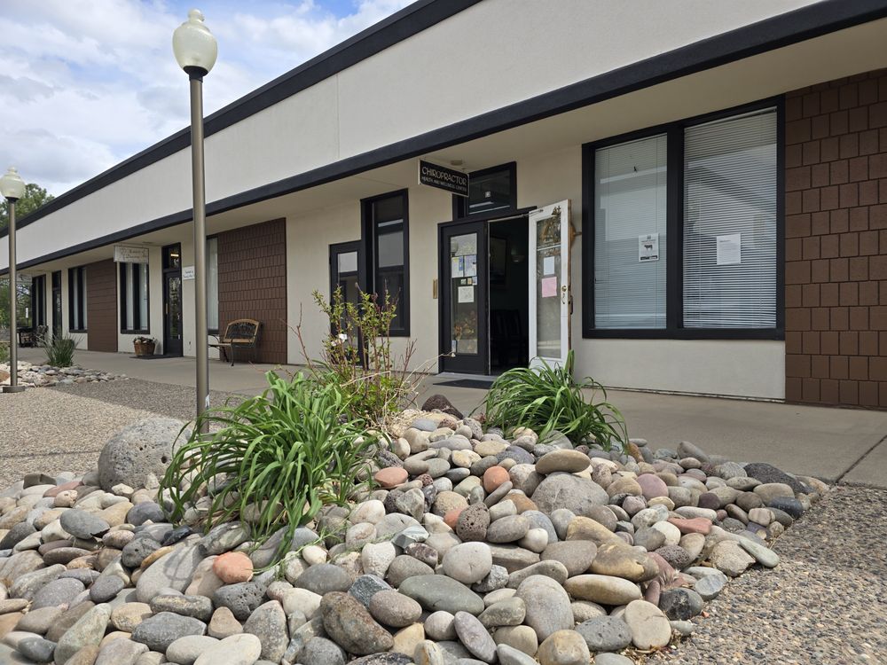 Redlands Chiropractic & Wellness Center Logo