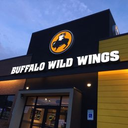 Front building of the Buffalo Wild Wings. Front building of the Buffalo Wild Wings.