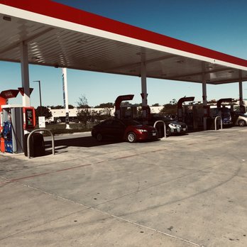 Exxon - 4 pumps - Gas Stations Near Me - Austin, Texas
