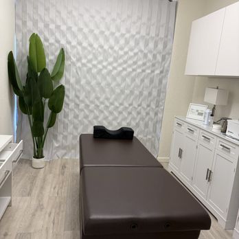 Top Notch Waxing - Beautiful and sanitary treatment room. - Waxing Near Me - San Jose, California Top Notch Waxing - Beautiful and sanitary treatment room. - Waxing Near Me - San Jose, California
