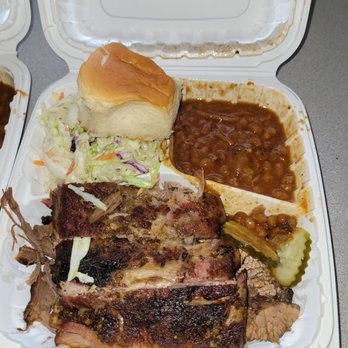 TEX 808 BBQ & Brews - Beef brisket and ribs plate - Barbeque Near Me - Honolulu, Hawaii TEX 808 BBQ & Brews - Beef brisket and ribs plate - Barbeque Near Me - Honolulu, Hawaii