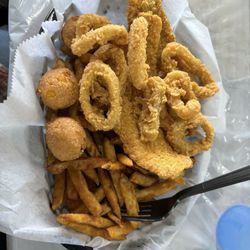 The Moody Crab - Fried combo with catfish and calamari