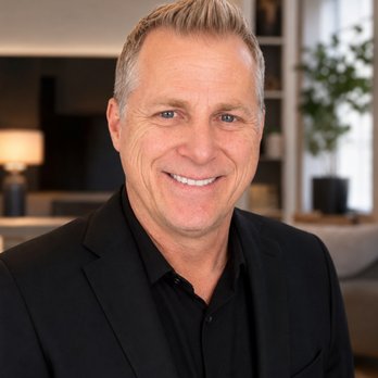 Erik Kinsley - C2 Financial - Headshot 1 - Mortgage Brokers Near Me Erik Kinsley - C2 Financial - Headshot 1 - Mortgage Brokers Near Me