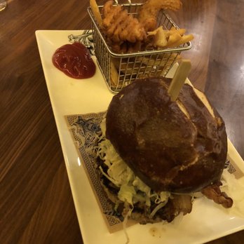 Guy Fieri's Foxwoods Kitchen & Bar - Gimme that burger and fries. - American Near Me - Mashantucket, Connecticut