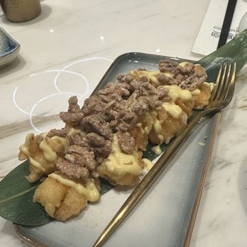 Supreme Dumplings - Honey Walnut Shrimp ($16) - Shanghainese Near Me - Honolulu, Hawaii