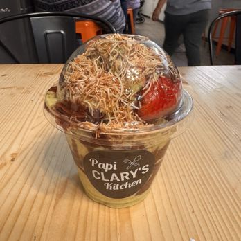 Papi Clary's Kitchen - Dubai chocolate covered strawberries - Asian Fusion Near Me - Concord, California