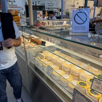 Mercado do Bolhão - Cheeses - Public Markets Near Me - Porto, 13 Mercado do Bolhão - Cheeses - Public Markets Near Me - Porto, 13