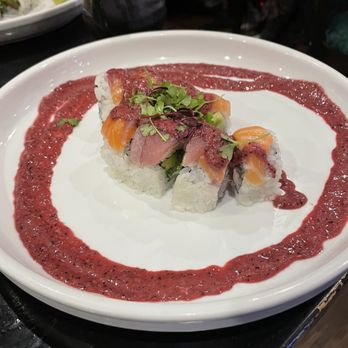 Kizuna Sushi Bistro - Ocean Vinaigrette Signature Roll - Sushi Bars Near Me - Glen Ellyn, Illinois