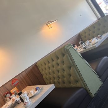 Loaded Cafe - Dirty tables - Breakfast & Brunch Near Me - Gardena, California Loaded Cafe - Dirty tables - Breakfast & Brunch Near Me - Gardena, California