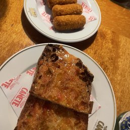 Tomatoe bread and croquettes