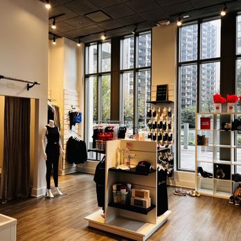 Pure Barre - Lounge area - Barre Classes Near Me - Arlington, Virginia Pure Barre - Lounge area - Barre Classes Near Me - Arlington, Virginia