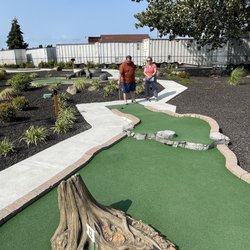 Sam's MINI GOLF - The amazing golf team from Vancouver and Tacoma survived the challenges of Sam's Mini Golf!