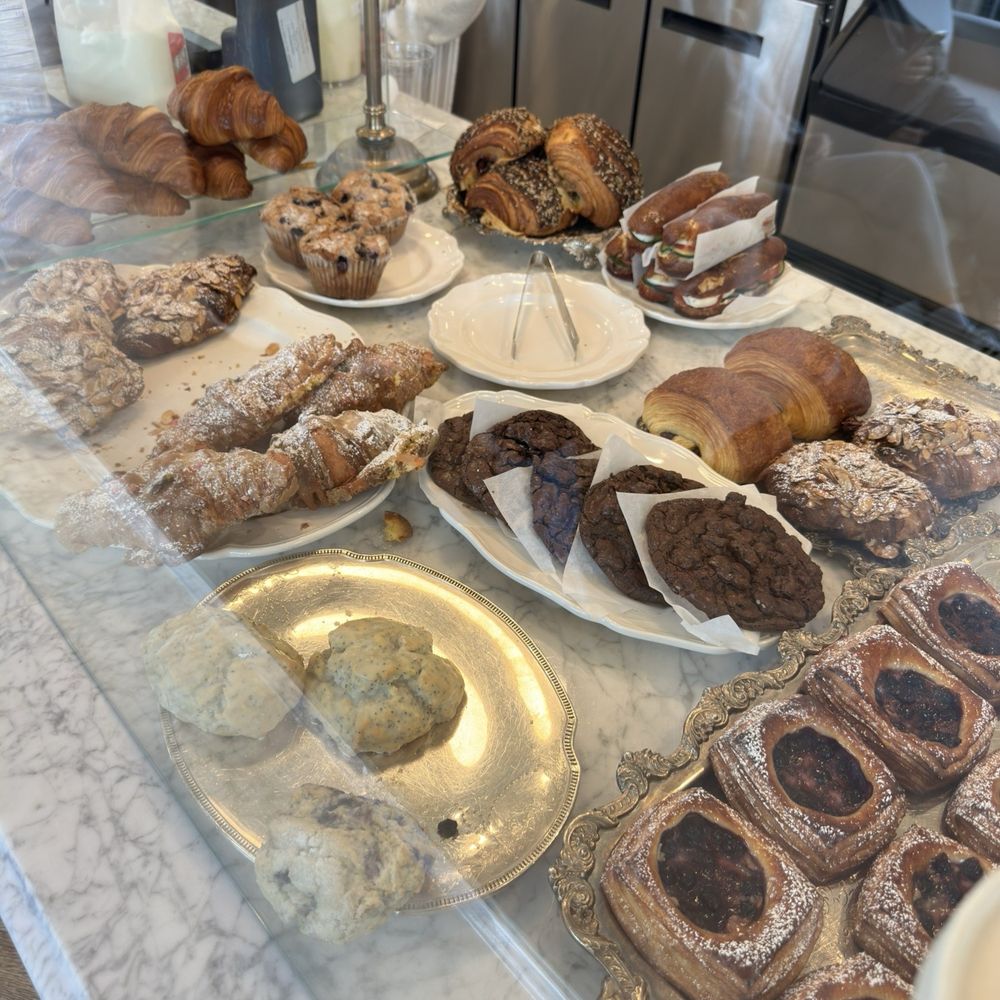 Cafe Le Fleurs - Coffee & Tea Near Me - Happy Valley, Oregon