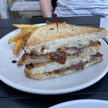 Bankhead Brewing - Brisket grilled cheese - Brewpubs Near Me - Rowlett, Texas