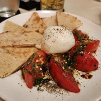 Honu Oceanside - Buratta with gluten-free bread - Seafood Near Me - Lahaina, Hawaii