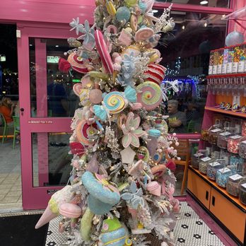 Sloan's - Christmas Tree - Ice Cream & Frozen Yogurt Near Me - Lauderdale By the Sea, Florida Sloan's - Christmas Tree - Ice Cream & Frozen Yogurt Near Me - Lauderdale By the Sea, Florida