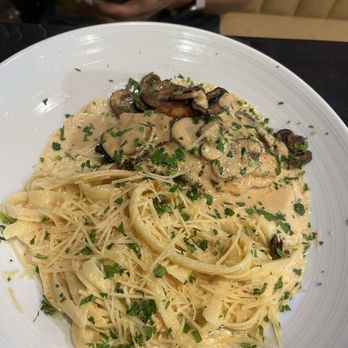 Amici Pizzeria & Bar - Pizza Near Me - Reno, Nevada