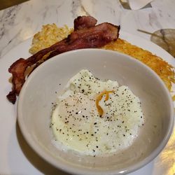 Stockman's Cafe - Poached eggs, bacon and hash brown