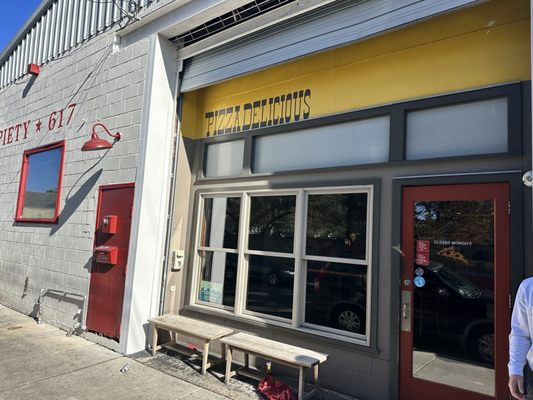 Pizza Delicious by null