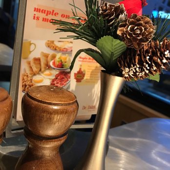 De Dutch - Cute little festive centrepiece - Breakfast & Brunch Near Me - Edmonton, Alberta