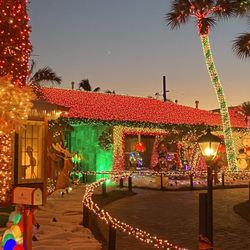 The Macek Family Christmas Lights