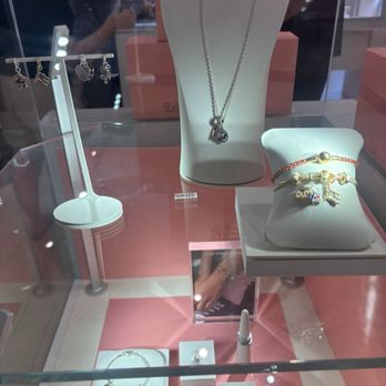 Pandora - Jewelry Near Me - Wrentham, Massachusetts