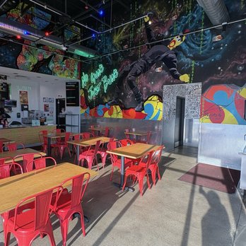 Dave's Hot Chicken - Inside Dining Area - Chicken Shop Near Me - Melrose Park, Illinois