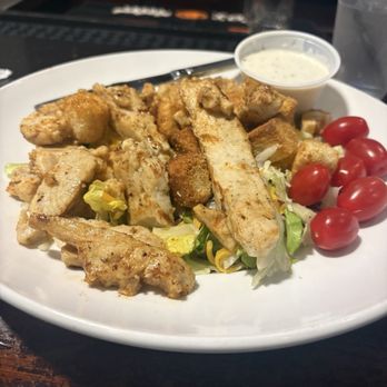 Fitzgerald's At the Hilton - Grilled chicken salad - Cocktail Bars Near Me - Jackson, Mississippi Fitzgerald's At the Hilton - Grilled chicken salad - Cocktail Bars Near Me - Jackson, Mississippi