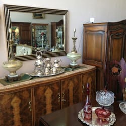 Sheila's Gracious Interiors & Antiques