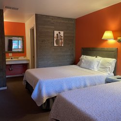 Historic Mora Inn & RV Park