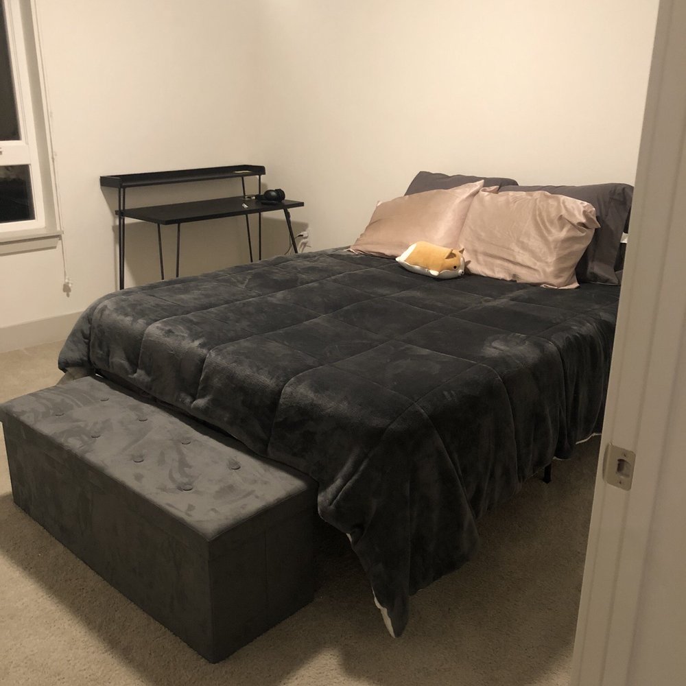 Hanover Broadway - My bedroom - Apartments Near Me - Oakland, California