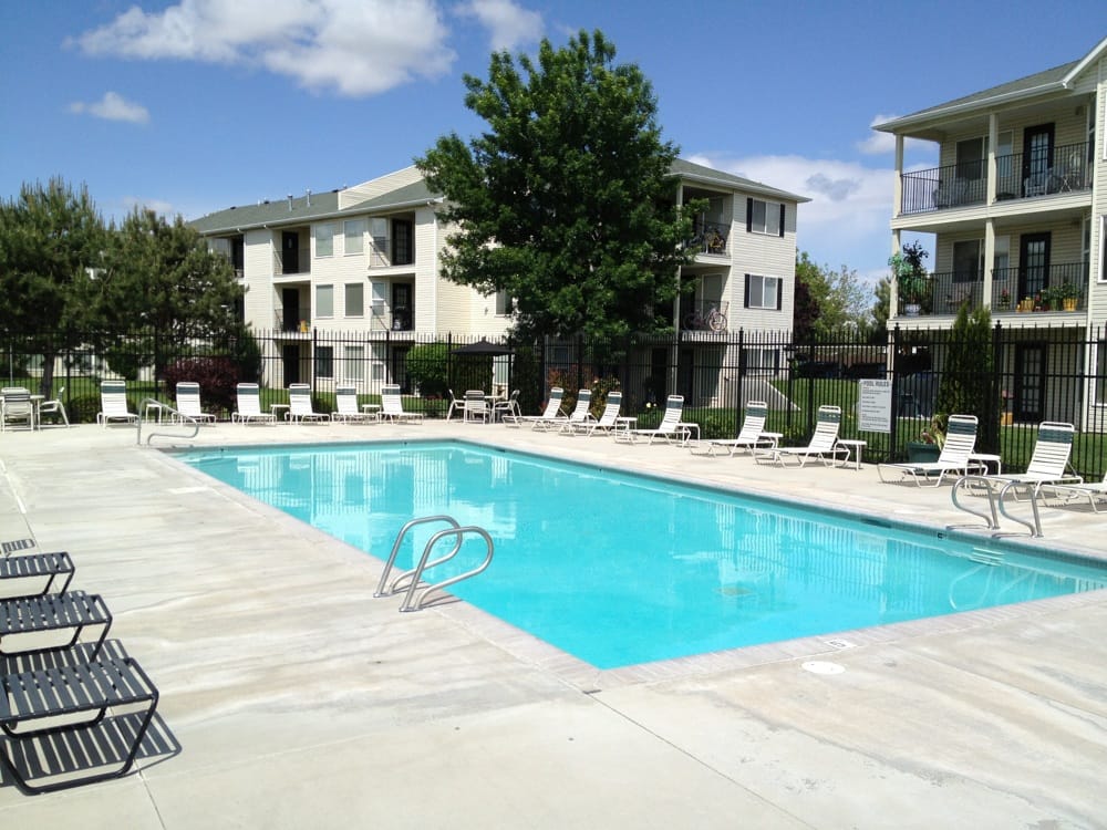 ASPEN HILLS APARTMENTS Updated August 2024 300 E James Court Dr