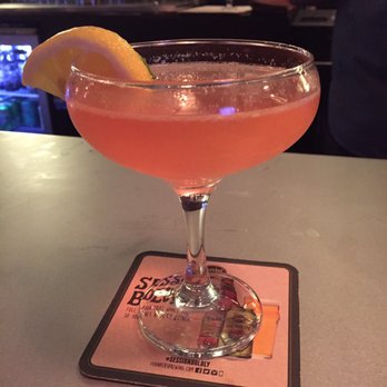 Centennial Crafted Beer & Eatery - Mocktail - Beer Bar Near Me - Chicago, Illinois Centennial Crafted Beer & Eatery - Mocktail - Beer Bar Near Me - Chicago, Illinois